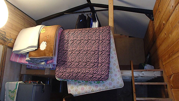 ロッジ内の布団